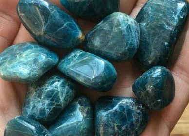 blauwe apatiet steen